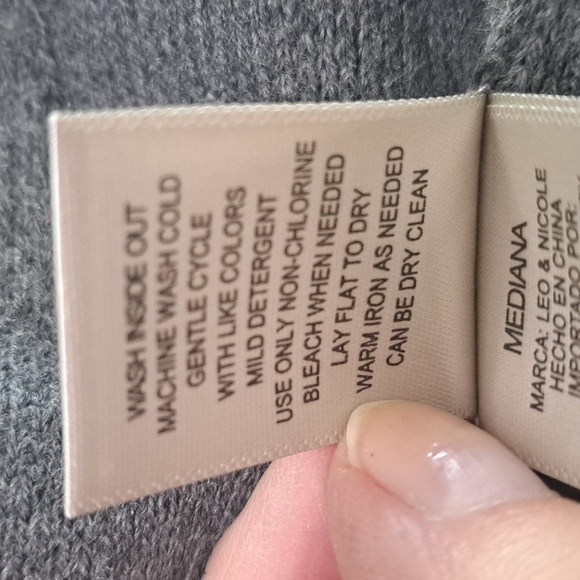 Leo & Nicole Gray Polka Dot Sweater Pullover Size Medium - Picture 6 of 7